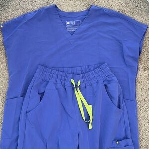 Figs set XS. Estrella scrub top and high waisted dowa pants. Figs scrub set